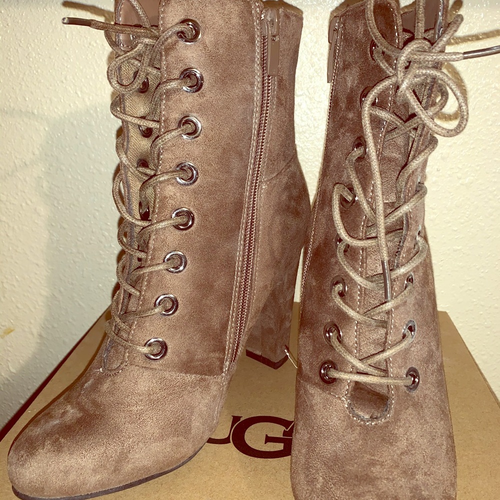 🔴 SOLD 🔴 Lace Up Booties